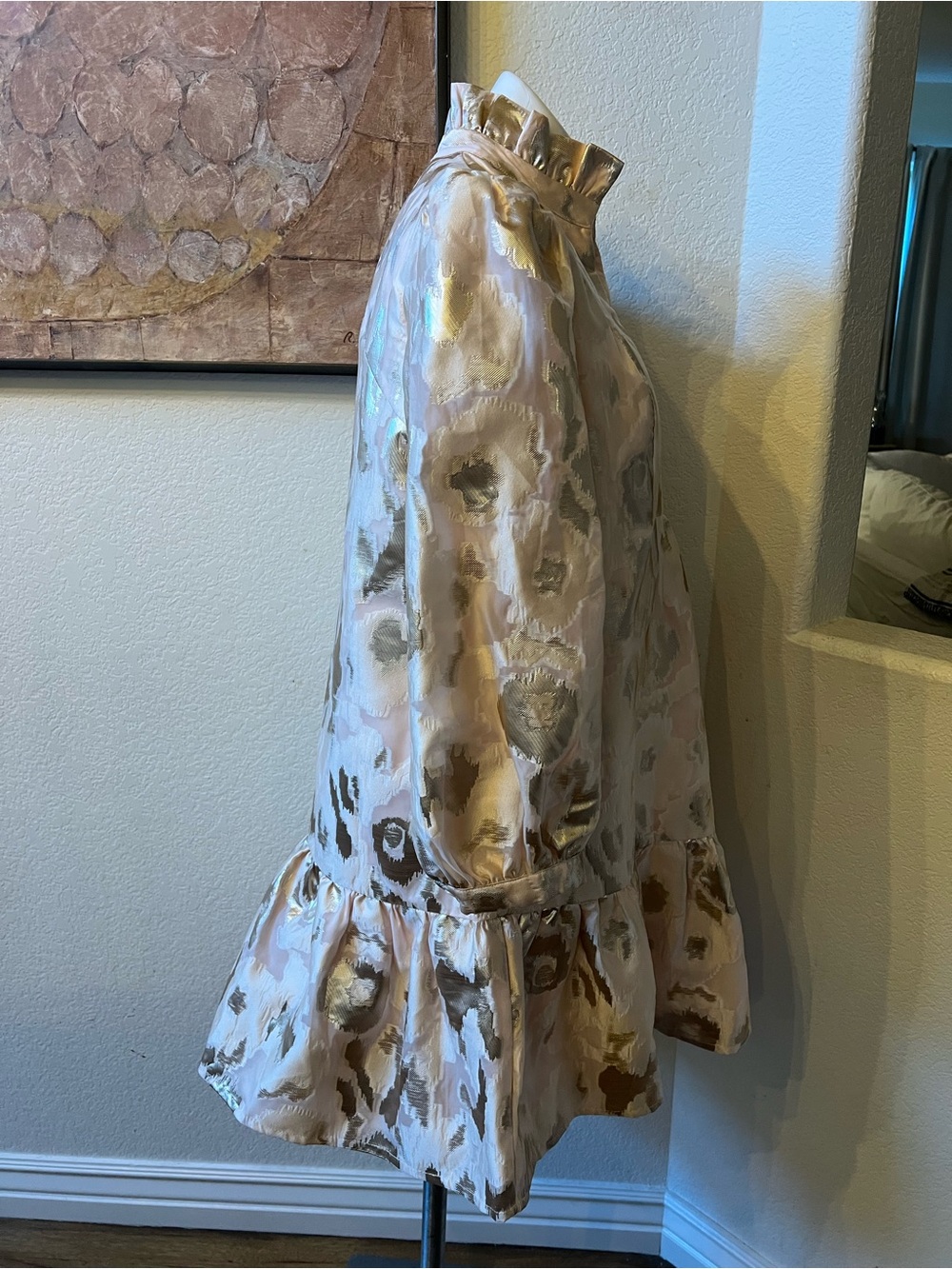 Tucker buck sz L Women’s cram gold Metallic Floral Satin Tunic Dress - Picture 7 of 14